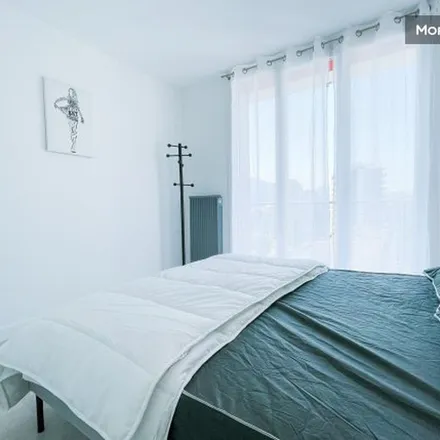 Rent this 3 bed apartment on Portail rouge in 18 Rue Alphonse Allais, 38400 Saint-Martin-d'Hères