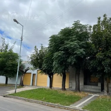 Buy this 4 bed house on Doctor José Darregueira 1976 in 1822 Partido de Lanús, Argentina