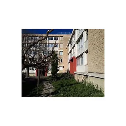 Image 2 - 78 Avenue Victor Hugo, 84200 Carpentras, France - Apartment for rent