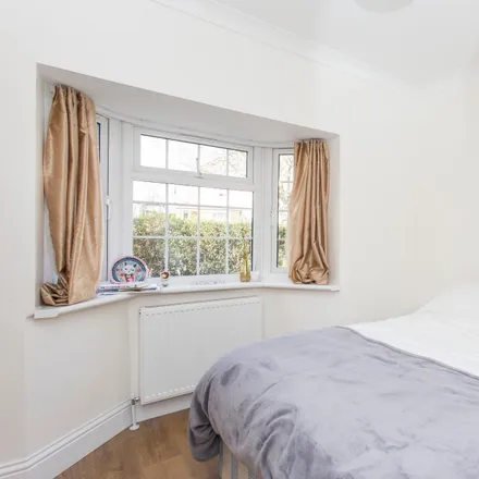 Image 2 - Taylor's Green, London, United Kingdom - Room for rent