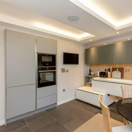 Image 7 - 7A Blenheim Place, City of Edinburgh, EH7 5JH, United Kingdom - Apartment for sale