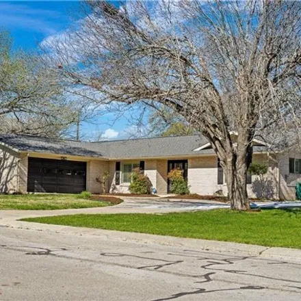 Image 3 - 74 La Mesa Drive, New Braunfels, TX 78130, USA - House for sale