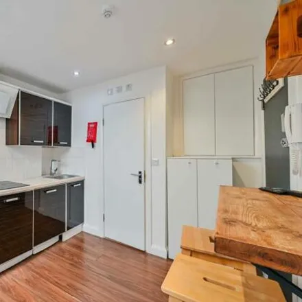 Image 5 - Hurdwick House, Harrington Square, London, NW1 2JH, United Kingdom - Apartment for rent