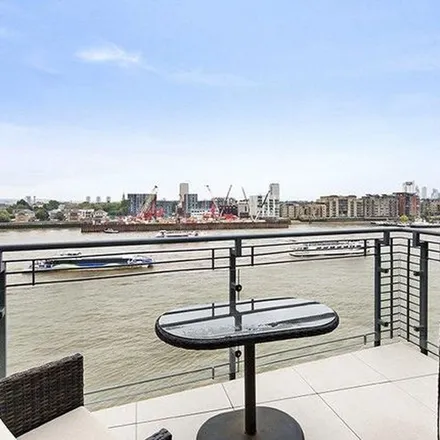 Image 4 - The Highway, St. George in the East, London, E1W 3DD, United Kingdom - Apartment for rent