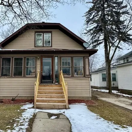 Buy this studio house on 541 East Green Bay Street in Shawano, WI 54166