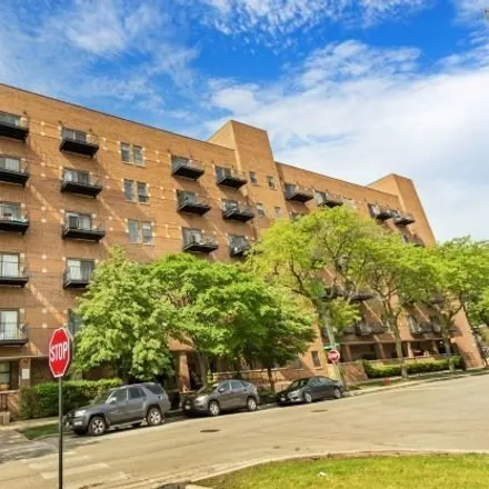 Rent this 2 bed condo on 1000 East 53rd Street in Chicago, IL 60615
