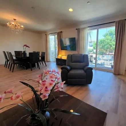 Image 1 - 1456 South Beverly Drive, Los Angeles, CA 90035, USA - Condo for sale