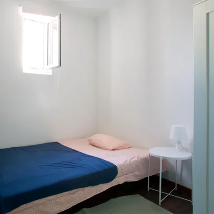 Rent this 6 bed room on Calçada da Tapada 125 in 1349-049 Lisbon, Portugal