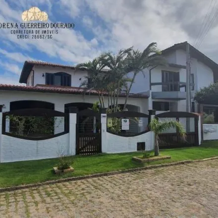 Rent this 4 bed house on Rua Olívio Duarte de Sena in Centro, Garopaba - SC