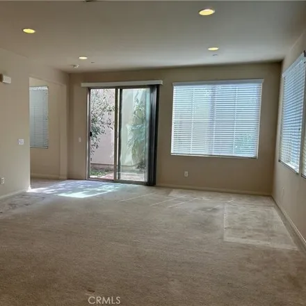 Image 3 - 144 Desert Bloom, Irvine, CA 92618, USA - House for rent