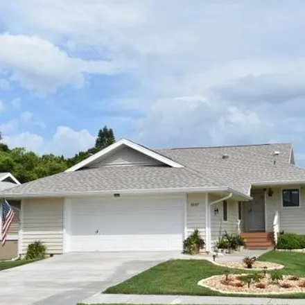 Buy this 2 bed house on 1007 Lake Avoca Drive in Tarpon Springs, FL 34689