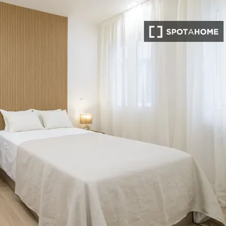Rent this 9 bed room on Centro Autorizado Profesional de Música Progreso Musical in Calle de Tutor, 52