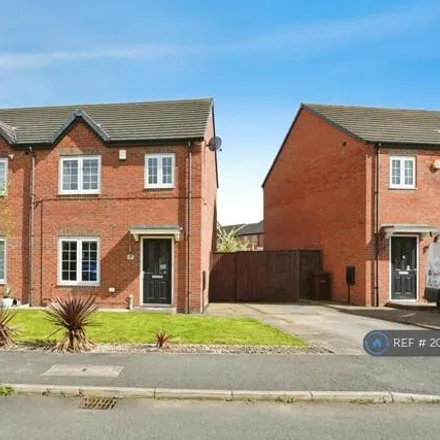 Rent this 3 bed duplex on Blenheim Way in Whitwood, WF10 5GG