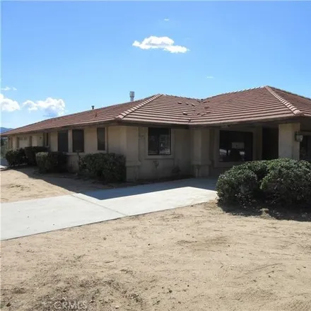 Buy this 3 bed house on Hoffman's Roofing and Roof Repair in 9009 Quincy Avenue, Hesperia