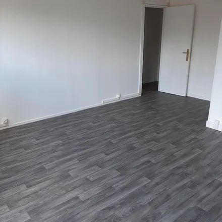 Rent this 3 bed apartment on 15 Rue de Provence in 94800 Villejuif, France