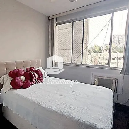 Buy this 4 bed apartment on Rua Ministro Otávio Kelly 165 in Icaraí, Niterói - RJ