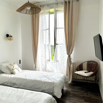 Rent this 2 bed apartment on 30700 Uzès