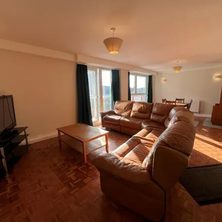 Image 3 - West Orchard House, Belgrade Square, Coventry, CV1 1GG, United Kingdom - Room for rent