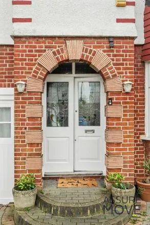 Image 2 - 25 Prince George Avenue, Oakwood, London, N14 4SP, United Kingdom - Duplex for sale