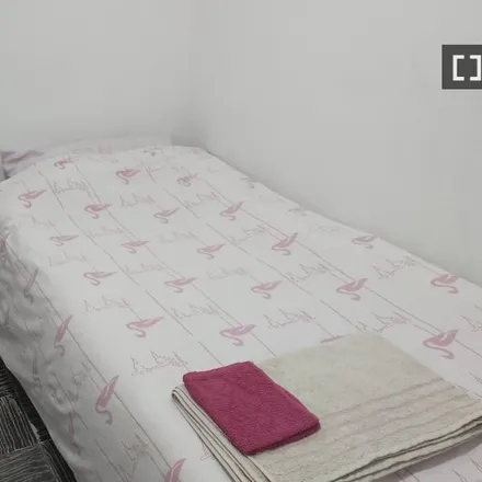 Rent this 3 bed room on Carrer del Diputat José Luis Barceló / Calle Diputado José Luis Barceló in 03014 Alicante, Spain