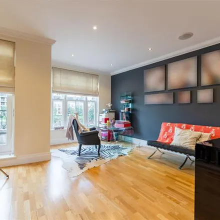 Rent this 5 bed townhouse on Imperial Crescent in London, SW6 2RG