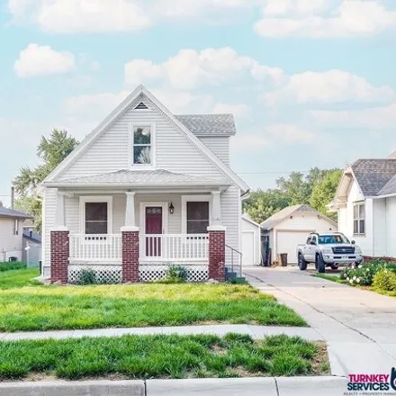 Buy this 2 bed house on 2498 Washington Street in Lincoln, NE 68502