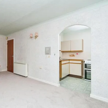 Image 3 - Gloddaeth Avenue, Llandudno, LL30 2AN, United Kingdom - Apartment for sale