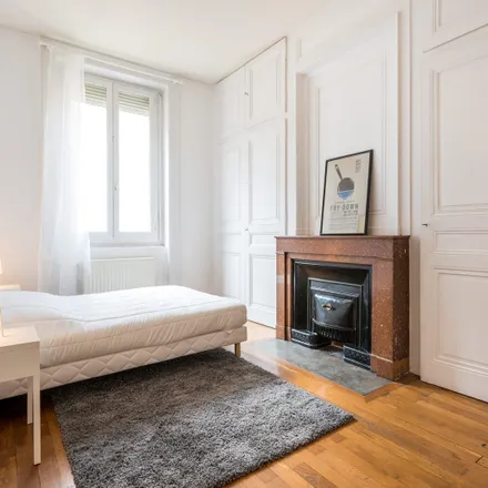 Image 2 - 92 rue Pierre Corneille - Room for rent