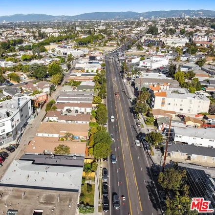 Buy this studio townhouse on ExtraMile in South Centinela Avenue, Los Angeles