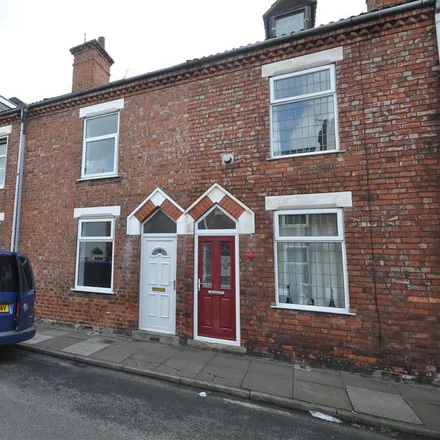 Rent this 3 bed townhouse on Coltman in 38 Henry Street, Old Goole