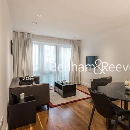 Rent this 1 bed apartment on Benham & Reeves in Kew Bridge Road, London