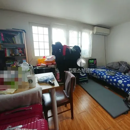 Rent this studio apartment on 서울특별시 송파구 잠실동 329-2