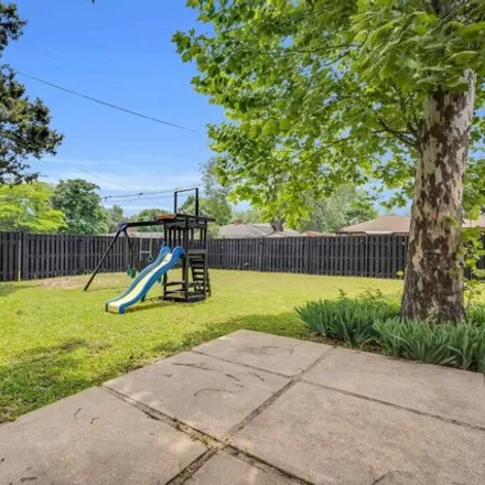 Image 4 - 910 Green Hill Rd, Dallas, Texas, 75232 - House for sale