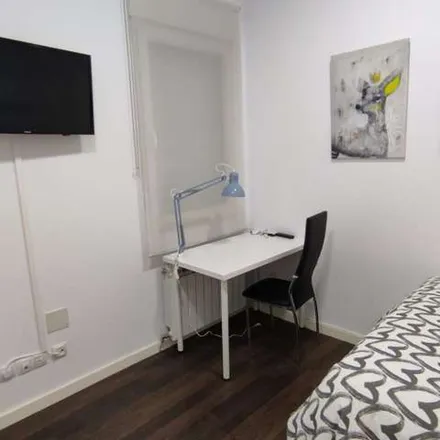 Rent this 7 bed apartment on Avenida de Cesáreo Alierta in 1, 50013 Zaragoza