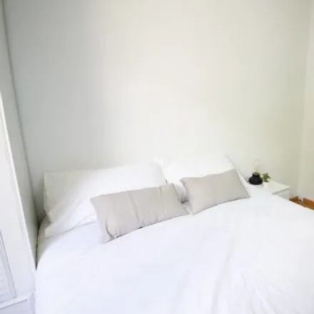 Image 3 - Carrer del Cinca, 6, 08030 Barcelona, Spain - Room for rent