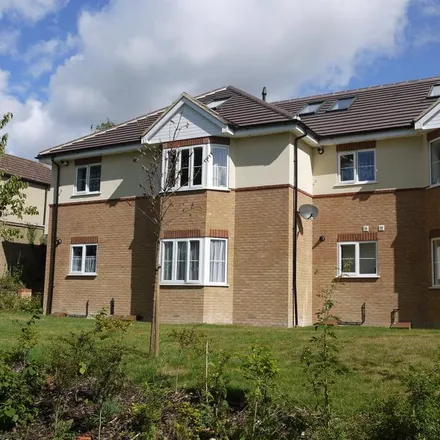 Rent this 2 bed apartment on Beacon Hill in Purfleet-on-Thames, RM19 1RB