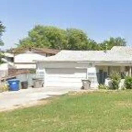 Rent this 3 bed house on 1722 N Allumbaugh St