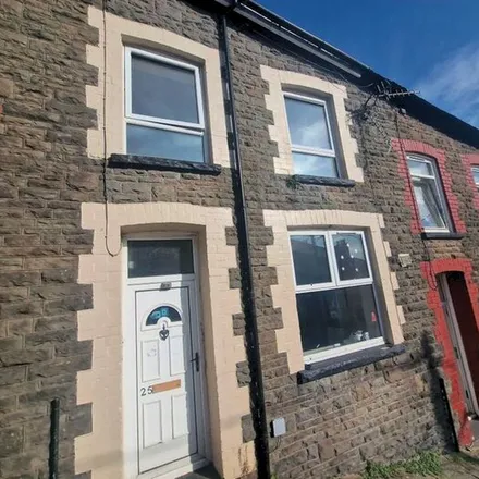 Rent this 2 bed townhouse on Brynhyfryd in Tylorstown, CF43 3AR