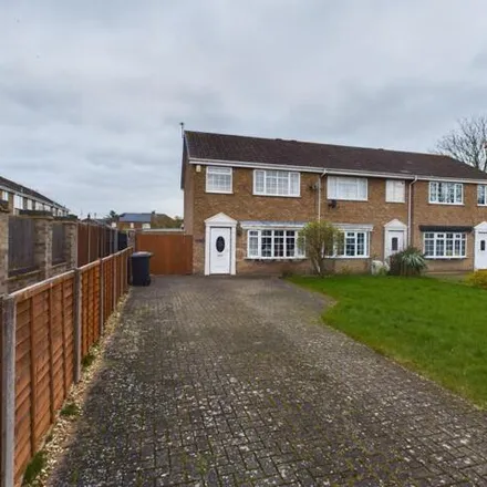 Buy this 3 bed house on Ravensmoor Close in North Hykeham, LN6 9AZ