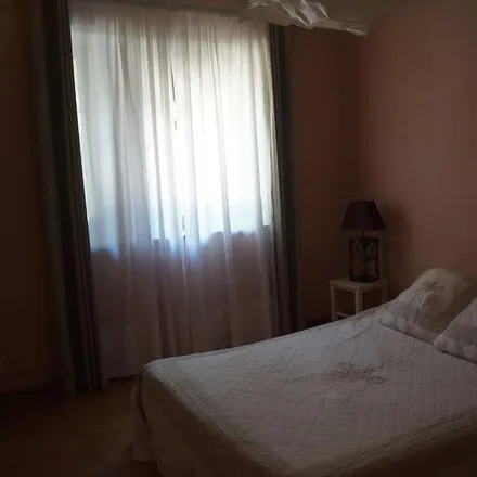 Rent this 3 bed house on Saint-Geniès-de-Fontedit in Avenue de la République, 34480 Saint-Geniès-de-Fontedit