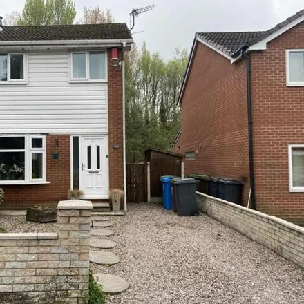 Buy this 3 bed duplex on Chetwyn Avenue in Royton, OL2 5UJ