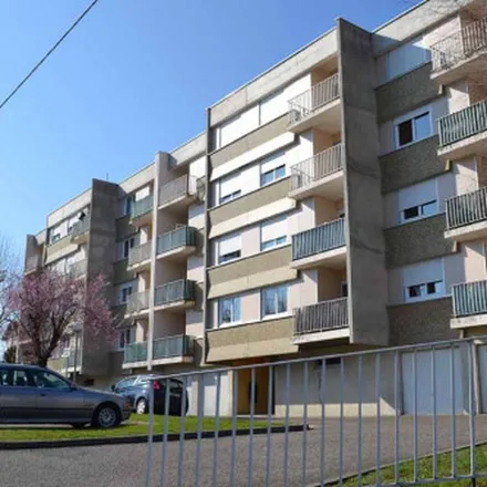 Rent this 3 bed apartment on 6 Rue du 29 Juillet in 03300 Cusset, France