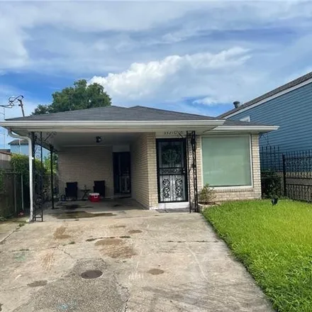 Rent this 3 bed duplex on 3321 Hamilton Street in New Orleans, LA 70118
