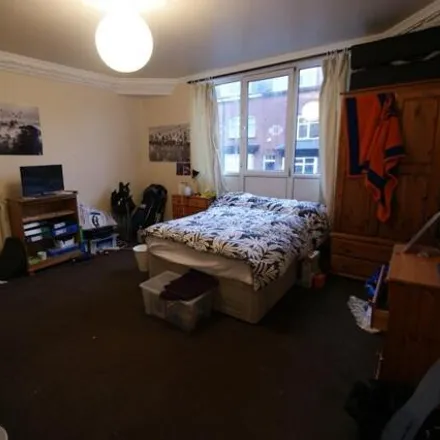 Image 3 - Back Manor Drive, Leeds, LS6 1GH, United Kingdom - Townhouse for rent