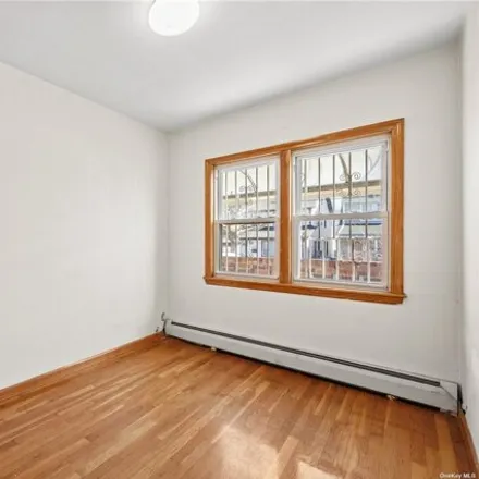 Image 9 - 61-14 157th Street, New York, NY 11367, USA - House for sale