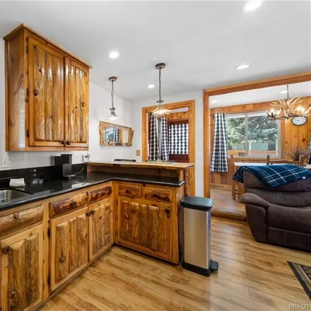 Image 3 - 800 West Country Club Boulevard, Big Bear City, CA 92314, USA - House for sale