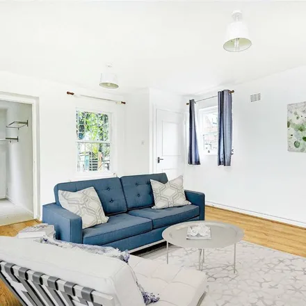 Rent this 2 bed apartment on Elms Crescent in London, SW4 8QF