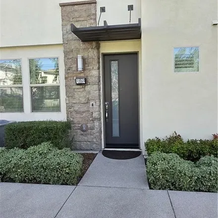 Image 2 - 19529 Cardin Place, Los Angeles, CA 91324, USA - Townhouse for rent