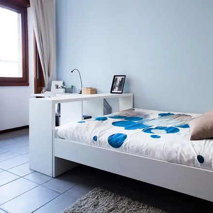 Rent this 3 bed room on Via Arbe in 2, 20125 Milan MI