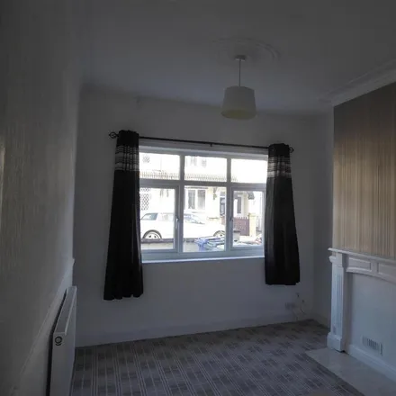 Image 2 - Ward Street, Old Clee, DN35 7DJ, United Kingdom - Townhouse for rent